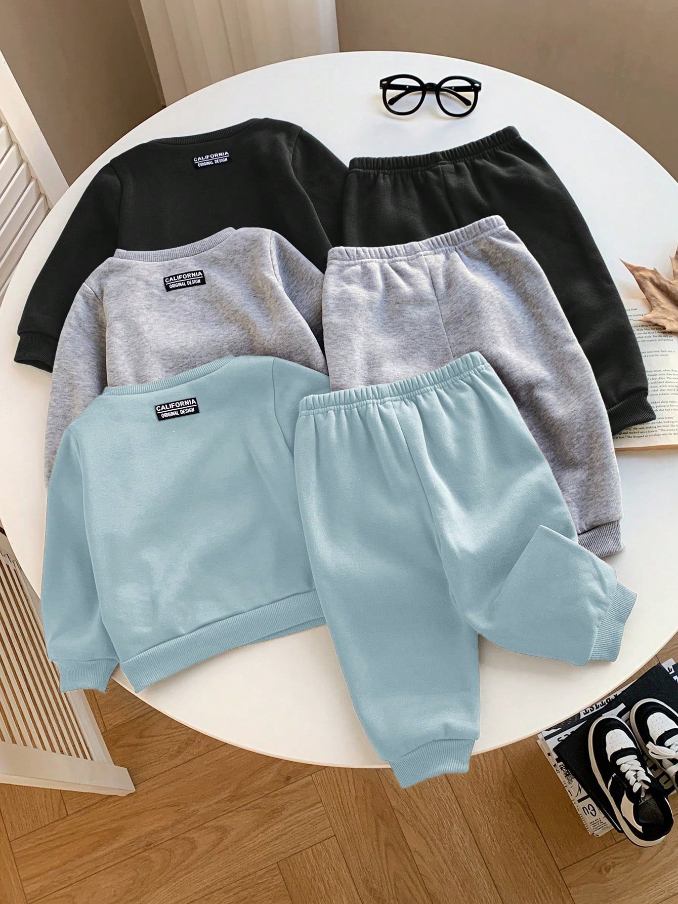 Conjunto frisado gris